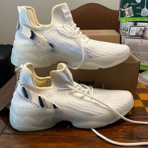 Brand new ladies sneakers by Steve MADDEN “ cool planets “ collection